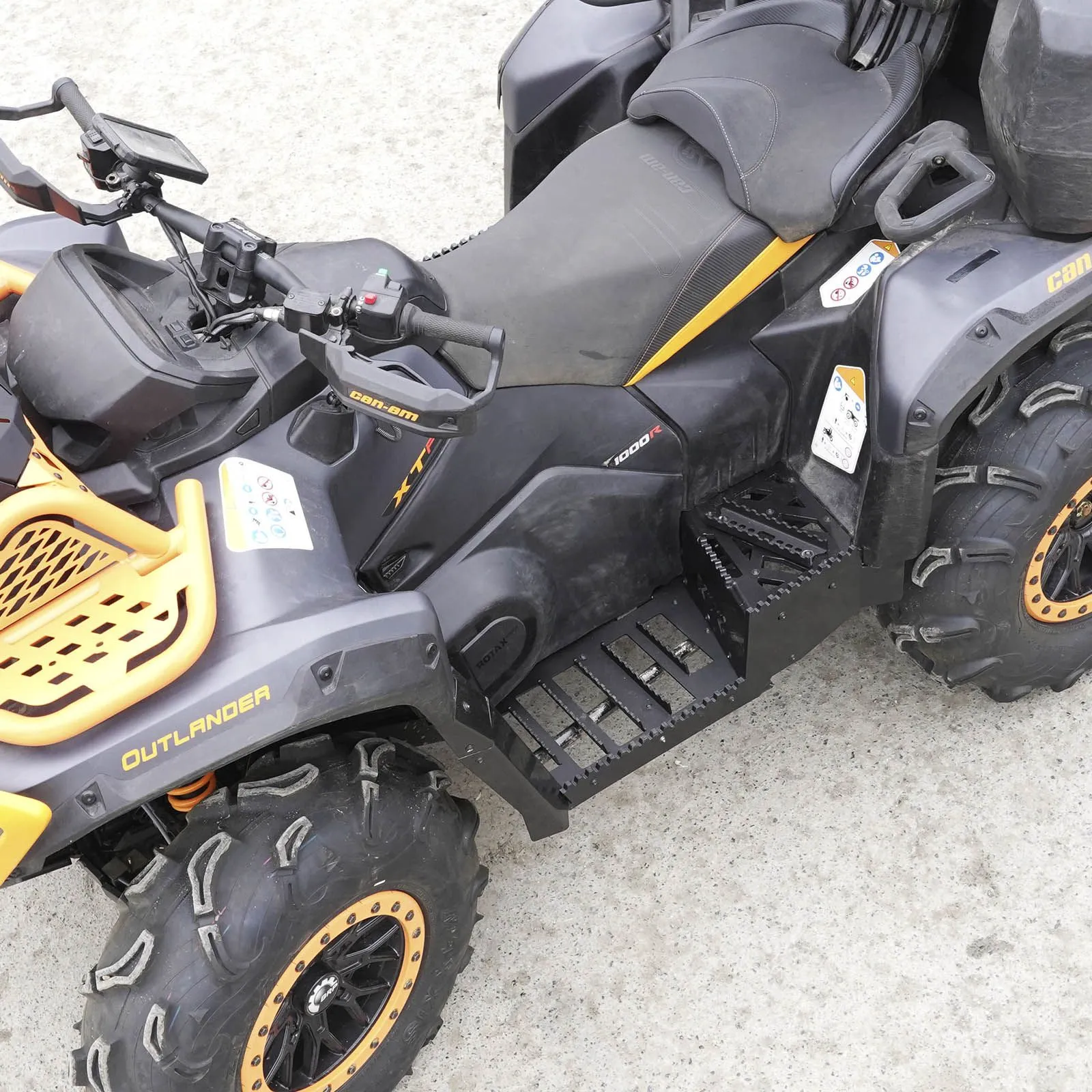 mxs1600-3c6692ad18d34e56a299582204d7b5e2 Подножки KTZ для BRP Outlander G3 XTP 1000 2025 версия "Спорт" — изображение 1